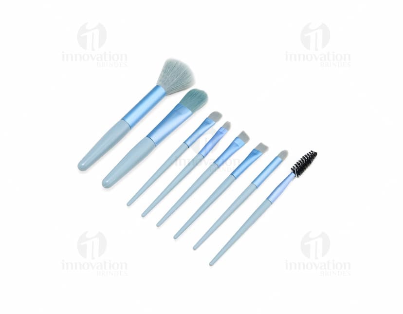 Kit Pincel 8 peças em diversos tamanhos e cores em fundo branco.