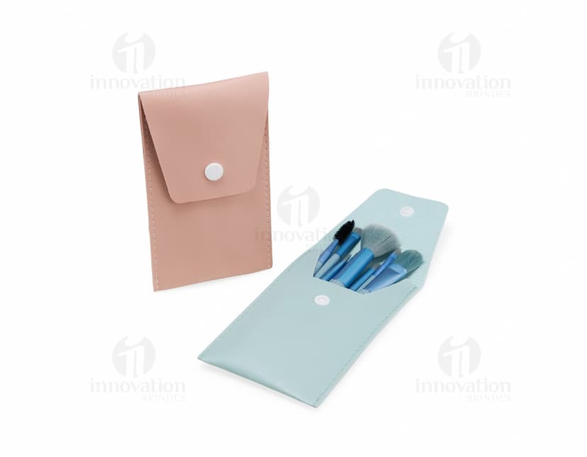 Kit Pincel 8 peças em diversos tamanhos e cores em fundo branco.
