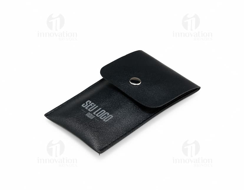 Kit Pincel 8 peças em diferentes tamanhos e formatos em um fundo branco.
