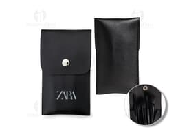Kit de Brochas 8 piezas en diferentes tamaños y formas sobre un fondo blanco.