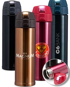 Garrafa térmica com capacidade de 480ml, na cor prata e com tampa em rosca.