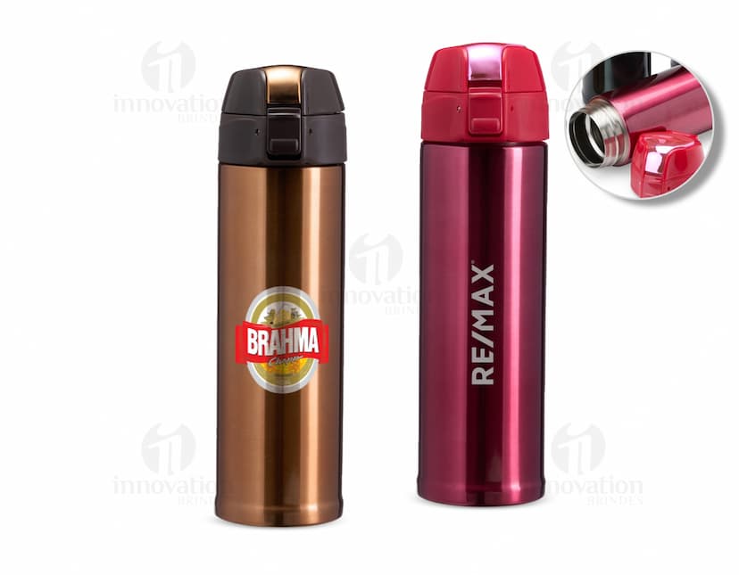 Garrafa térmica com capacidade de 480ml, na cor prata e com tampa em rosca.