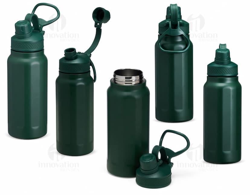 Garrafa térmica com alça de 750ml em fundo branco.