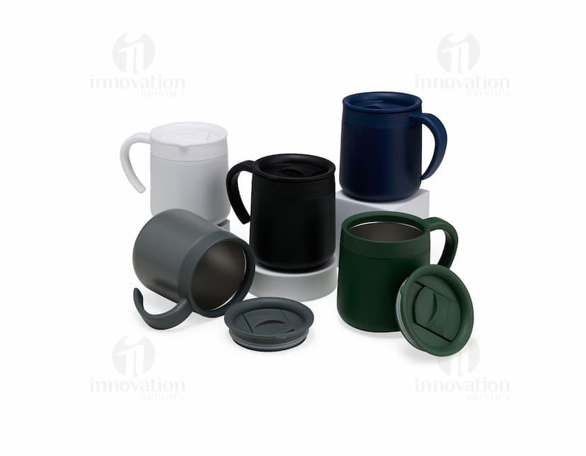 Caneca Térmica Inox 350ml em fundo branco, sem estampa, com tampa rosqueável e alça para transporte.