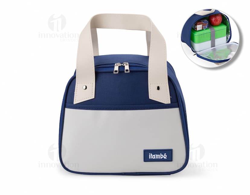 Bolsa térmica de 5 litros em tom de rosa claro, com alça ajustável e fecho em zíper.