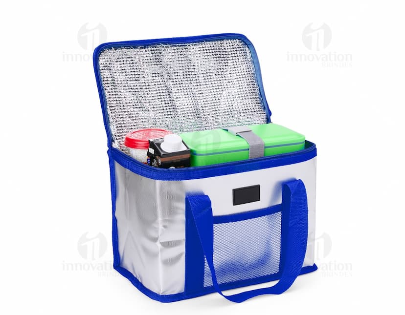 Bolsa térmica de 9,5 litros em cor azul, feita de material resistente e com alça ajustável.
