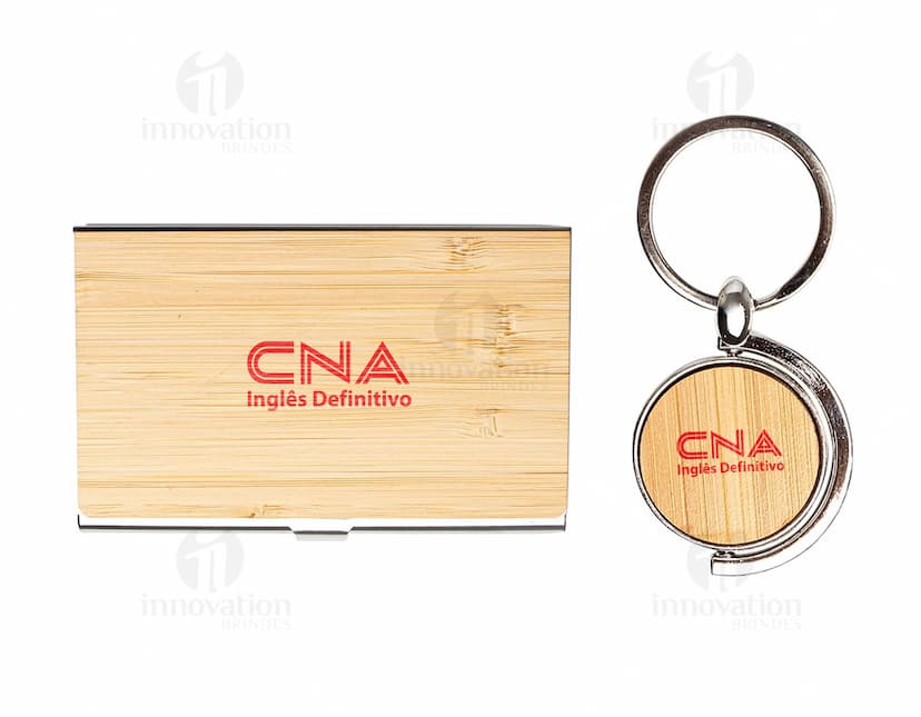 Kit Executivo Ecológico 3 Peças em tons de marrom e bege, contendo uma agenda, uma caneta e um bloco de anotações personalizados.