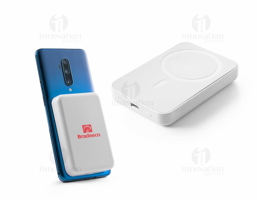 Bateria portátil em ABS Personalizado, dispositivo eletrônico preto e portátil, equipamento de tecnologia com drive externo e teclado, adequado para armazenamento de dados e uso em escritório, tela digital para comunicação wireless, com conexão para celular e notebook, teclas de memória e botões de controle, dispositivo eletrônico moderno com opção de áudio e entrada de dados, ideal para uso móvel e entretenimento.