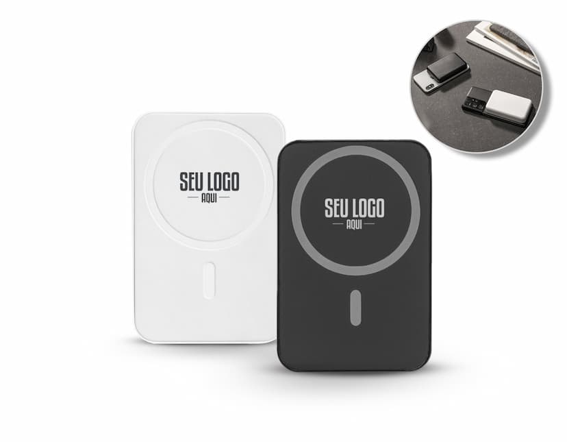 Escaneador de alta tecnologia com teclado e tela de computador, utilizado para comunicação e armazenamento de dados. Possui conexão wireless e alto-falante integrado, além de ser compacto e portátil. Ideal para uso em escritórios e ambientes empresariais. Coloração preta e prateada, feito de plástico resistente e durável. Inclui botões de controle e keypads para facilitar a utilização.