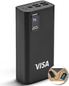 Equipamento moderno de tecnologia, uma bateria portátil em lítio com capacidade de 30.000 mAh, em um design preto e prata. Ideal para armazenamento e fornecimento de energia para dispositivos eletrônicos móveis, com conexão USB e botões de controle. Perfeito para uso em casa, escritório, estúdio ou em festas, garantindo entretenimento com alta qualidade de som através de seu alto-falante estéreo embutido.