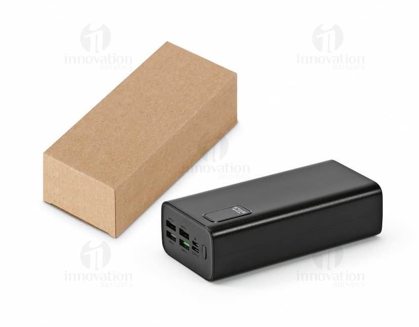 Equipamento moderno de tecnologia, uma bateria portátil em lítio com capacidade de 30.000 mAh, em um design preto e prata. Ideal para armazenamento e fornecimento de energia para dispositivos eletrônicos móveis, com conexão USB e botões de controle. Perfeito para uso em casa, escritório, estúdio ou em festas, garantindo entretenimento com alta qualidade de som através de seu alto-falante estéreo embutido.
