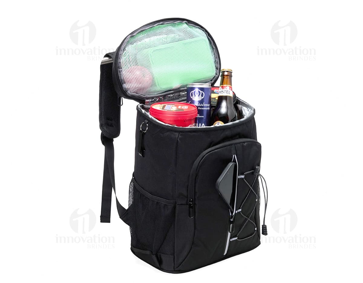 Bolsa Térmica de 32 Litros em material resistente, ideal para viagens e transporte de objetos. Design moderno em metal e couro, com alças para facilitar o transporte. Excelente opção para manter a temperatura de bebidas e alimentos durante o trajeto.