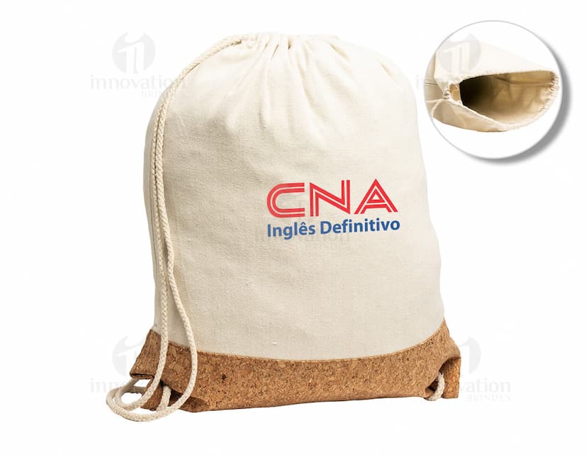 Mochila Saco de Lona e Cortiça em fundo branco.