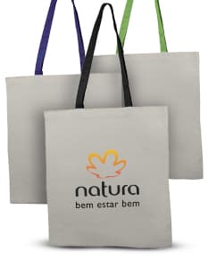 Bolsa de algodão na cor azul com alças curtas e detalhes em costura branca.