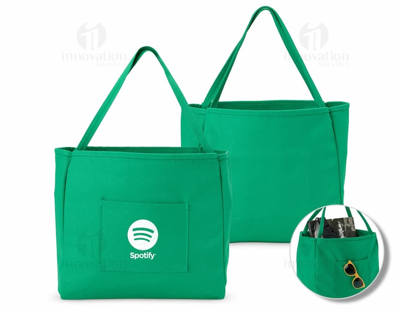 Bolsa de Lona quadriculada nas cores verde e branca, com alça de ombro e fecho de zíper na parte superior.