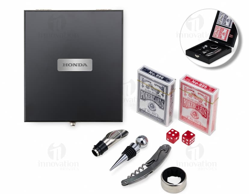 Kit de vinho elegante acompanhado de um jogo de baralho, perfeito para momentos de descontração.