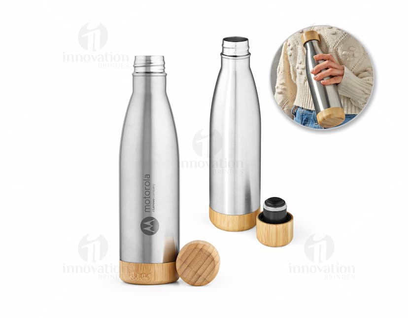 Garrafa em aço inox com tampa em bambu.