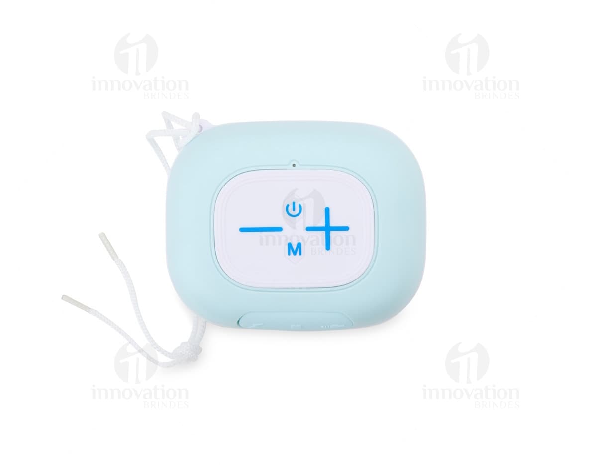 Caixa de som Bluetooth preta com design moderno e elegante, possui botões de controle na parte superior e conexão sem fio para dispositivos móveis.