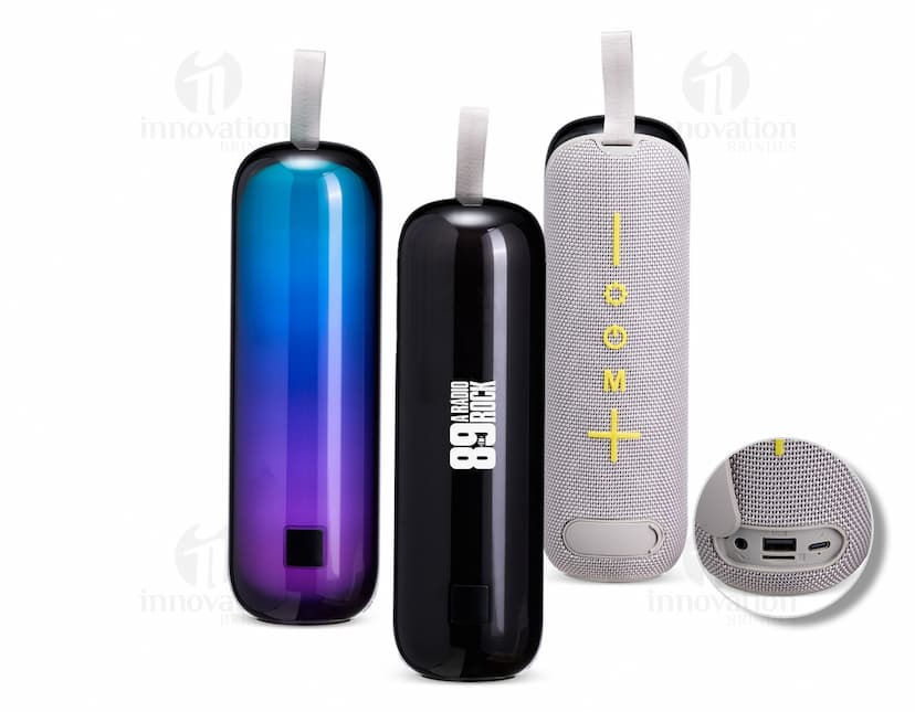 Caixa de som Bluetooth na cor preta, com design moderno e aspecto compacto.