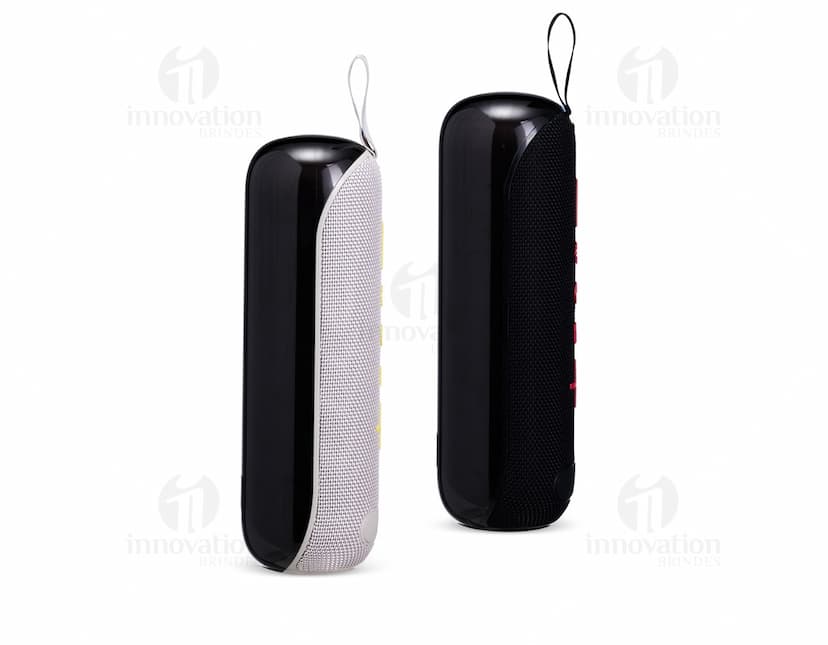 Caixa de som Bluetooth na cor preta, com design moderno e aspecto compacto.