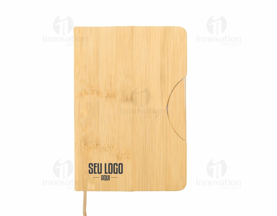 Caderneta com suporte para celular em cor rosa com elástico para prender o celular na capa frontal.