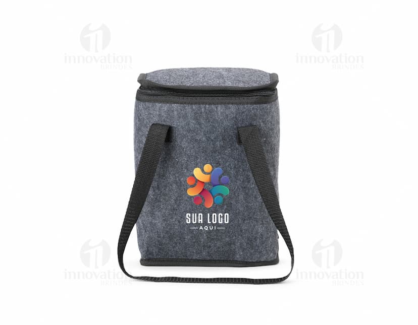 Bolsa Térmica 6,1 Litros em cor azul, com alça de transporte e fechamento em zíper.