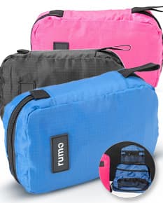 Nécessaire Nylon azul com zíper e alça lateral, ideal para organizar e armazenar itens de higiene pessoal.