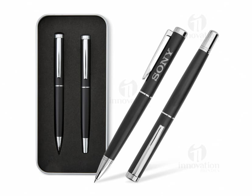 Kit com várias canetas executivas em tons de preto, prata e dourado. As canetas possuem design elegante e são ideais para uso em ambientes corporativos.