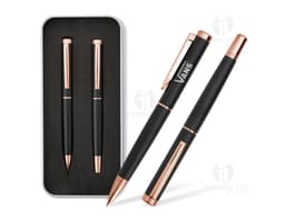 Kit com várias canetas executivas em tons de preto, prata e dourado. As canetas possuem design elegante e são ideais para uso