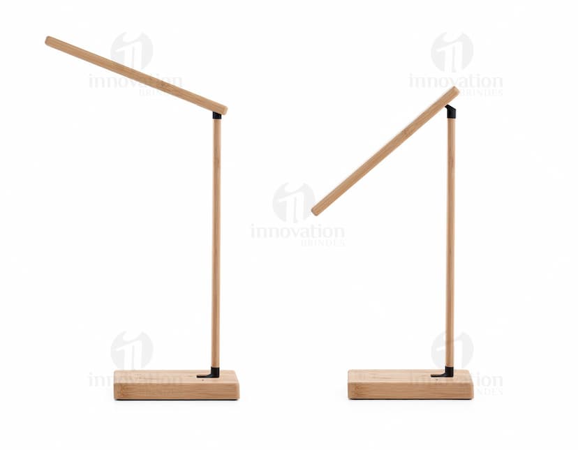 Luminária em bambu, design moderno e elegante com estrutura do teto de metal e corda pendente.