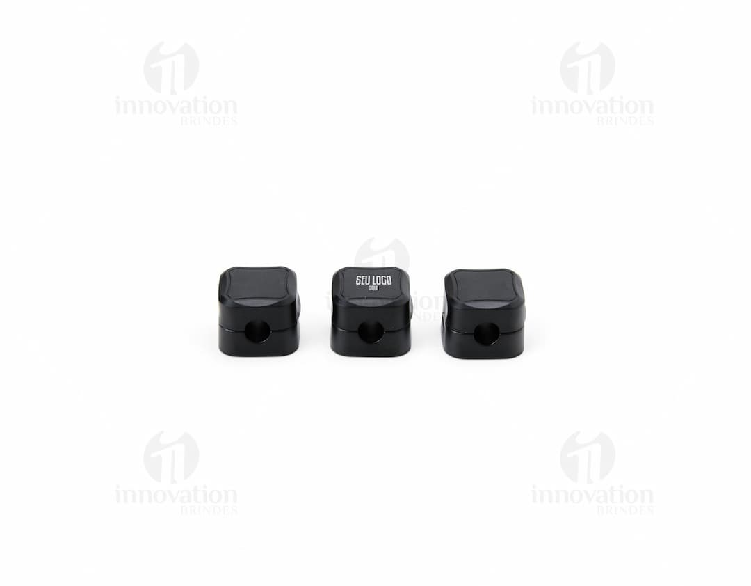 Kit organizador de cabos com várias cores e tamanhos diferentes.