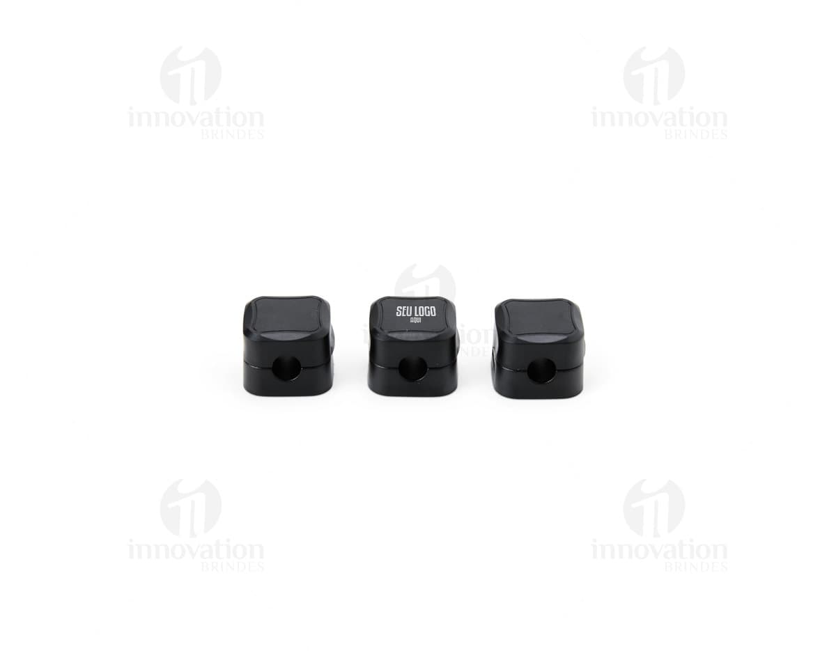 Kit organizador de cabos com várias cores e tamanhos diferentes.
