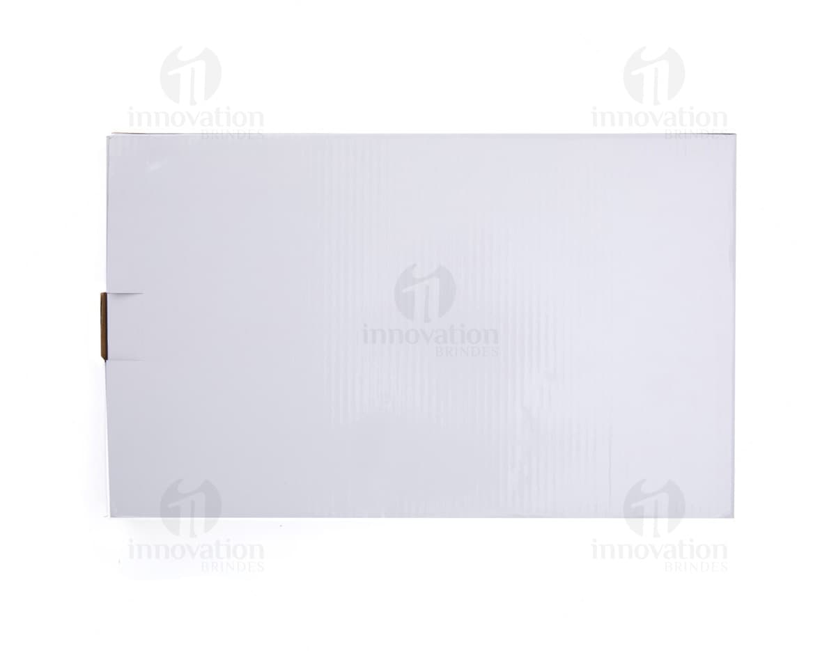 Produto Kit Churrasco 6 peças contendo faca, garfo, espátula, pinça, escova e afiador de facas em fundo branco.