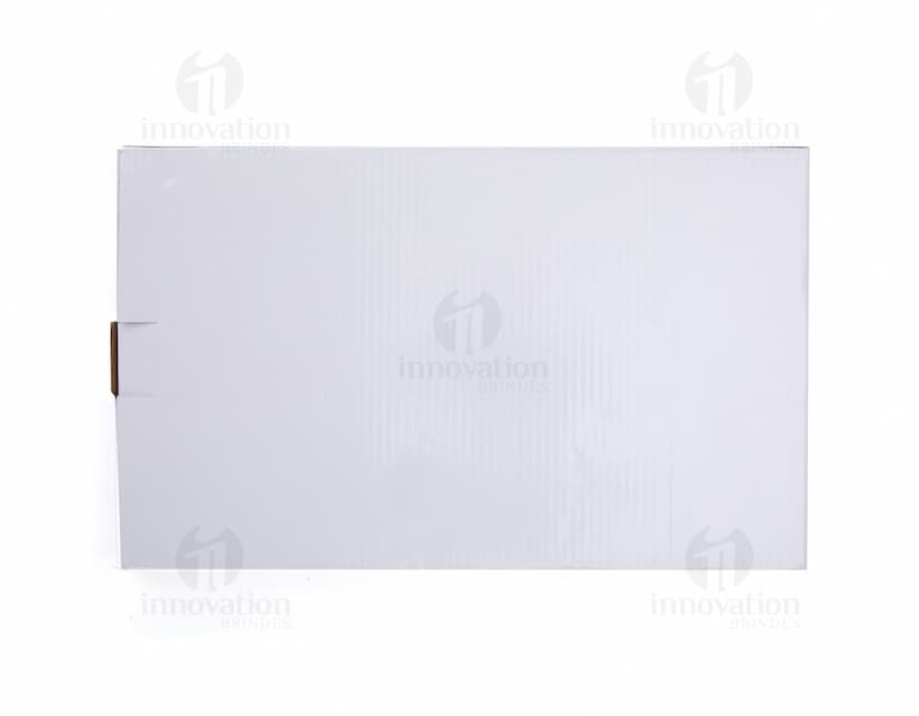 Produto Kit Churrasco 6 peças contendo faca, garfo, espátula, pinça, escova e afiador de facas em fundo branco.