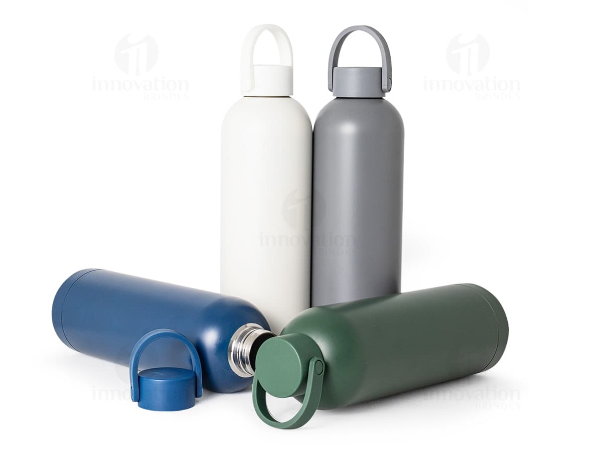 Garrafa Térmica 750ml em aço inoxidável na cor prata, com tampa rosqueável e alça para transporte.