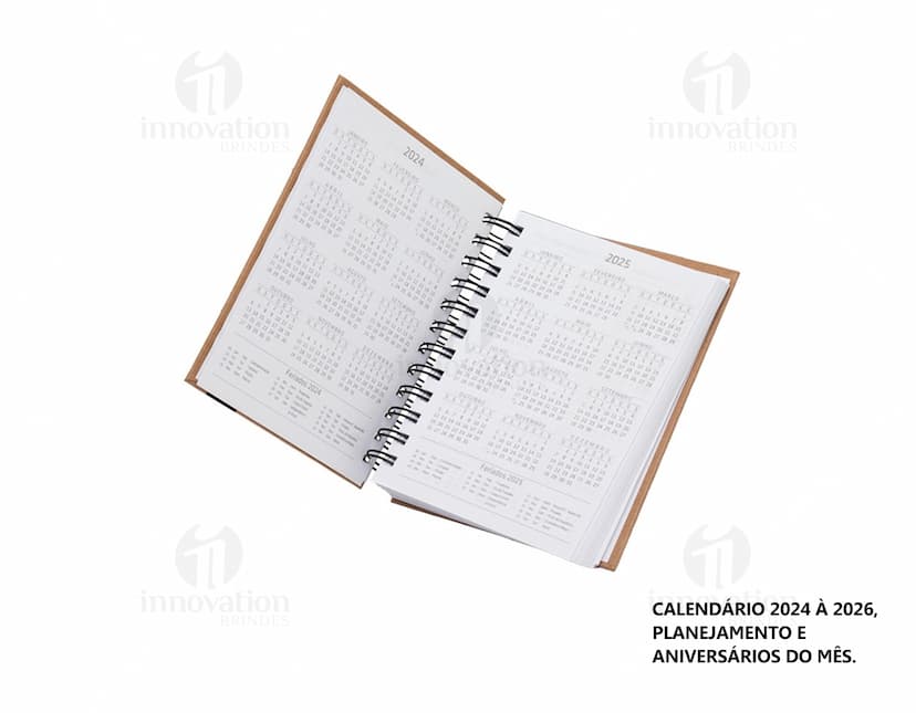 Agenda Diária 2025 com capa dura de cor azul escuro e detalhes em dourado, folhas internas brancas com espaços para notas e planejamento diário.