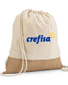 Sacola tipo mochila em tecido preto com alças ajustáveis e fecho de cordão.