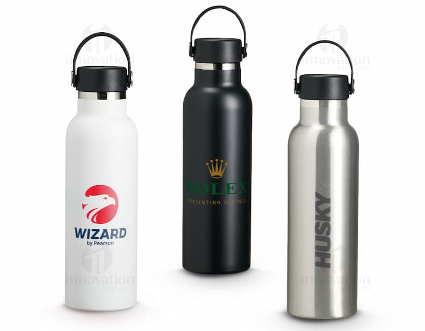 Garrafa térmica de aço inoxidável com capacidade de 550ml e infusor para chá.