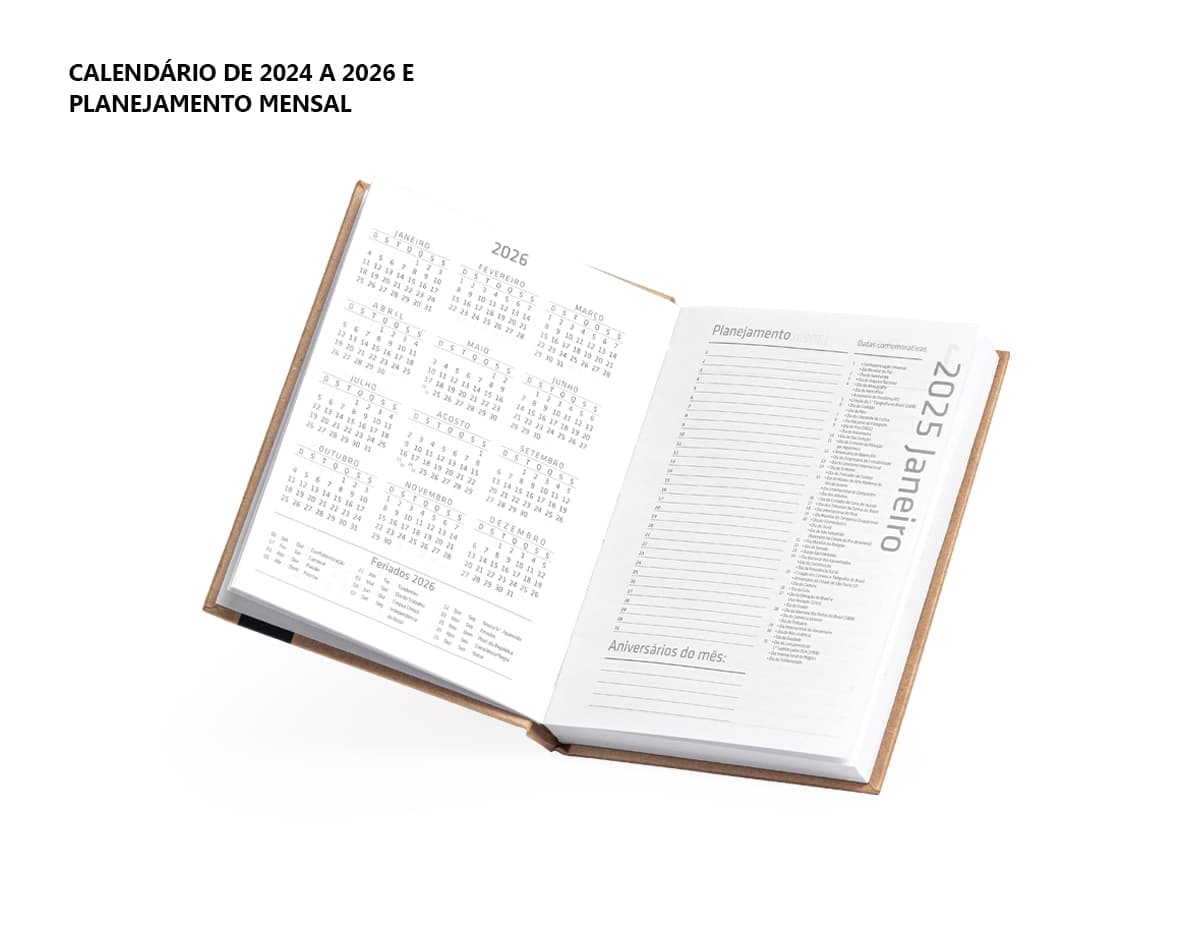 Agenda Diária 2025 com capa em couro marrom e gravura de uma árvore em dourado. Páginas internas brancas com datas e horários para organização do dia-a-dia.