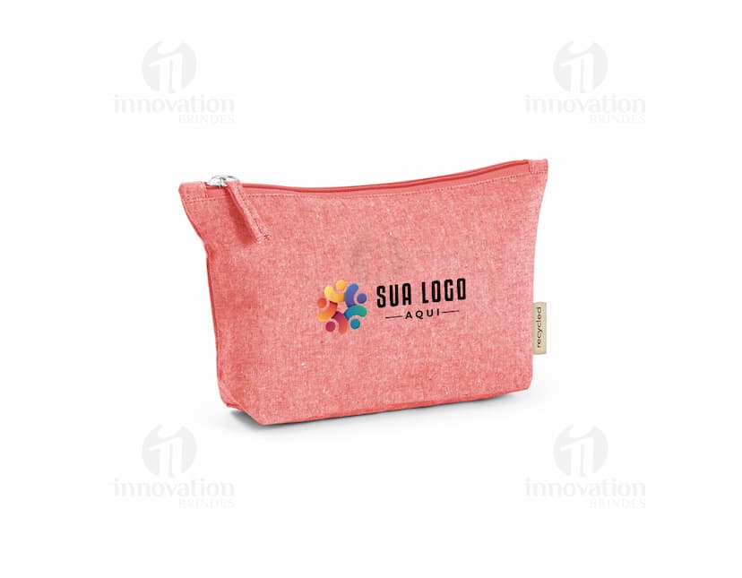 Bolsa multifunções preta em couro com diversos compartimentos e alça ajustável.