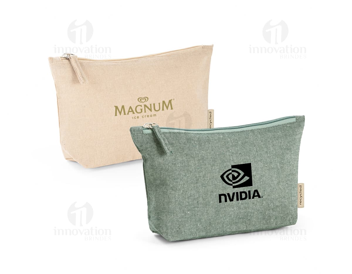 Bolsa multifunções preta em couro com diversos compartimentos e alça ajustável.