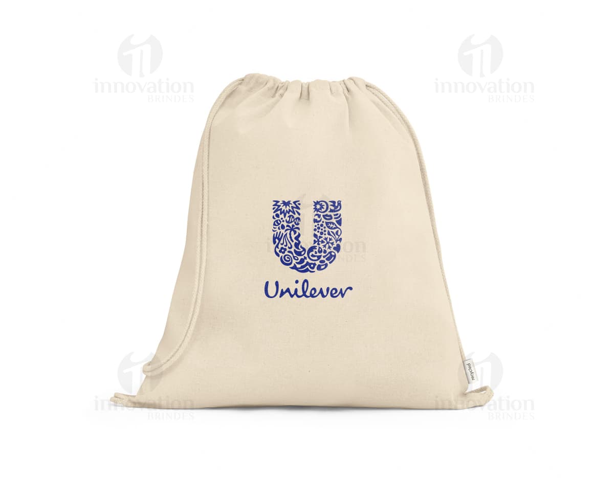 Sacola tipo mochila em cor lilás com alças ajustáveis e fecho de cordão.