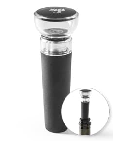 Rolha de vinho de madeira com detalhes de cortiça e metal.