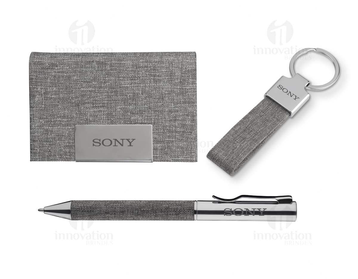Equipamento de escritório em caixa preta com gravador, tecnologia, dispositivo, dados, armazenamento, computador, negócios, informação, mídia, objeto, plástico, disco, antigo, digital, contêiner, bloco de notas, disquete, caixa, equipamento eletrônico, papel, objetos, livro, educação, memória, dispositivo elétrico, gravação, retrô, vídeo, cópia, cassete, 3D, bateria, ferramenta, metal, obsoleto, áudio, pessoal, pacote, ícone, fita, som, página, documento, câmera, música, sinal, dispositivo de memória, backup, disco, texto, fechado, acessório, indústria, placa, chave, contra, disco magnético, marrom, close-up, aberto, símbolo, escola, arquivo, disco flexível, estojo, bloco, filme, unidade, eletrônico, número, segurança.