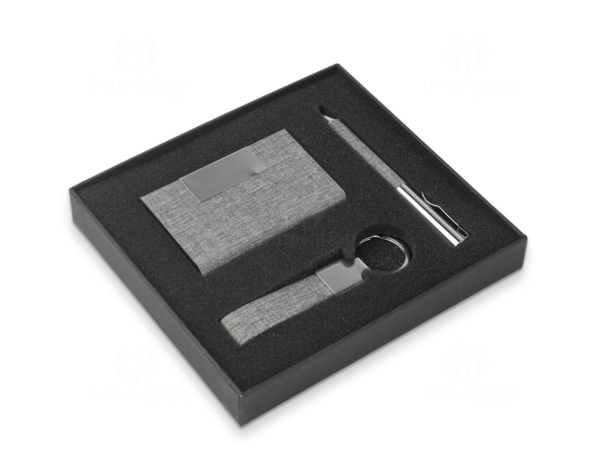 Equipamento de escritório em caixa preta com gravador, tecnologia, dispositivo, dados, armazenamento, computador, negócios, informação, mídia, objeto, plástico, disco, antigo, digital, contêiner, bloco de notas, disquete, caixa, equipamento eletrônico, papel, objetos, livro, educação, memória, dispositivo elétrico, gravação, retrô, vídeo, cópia, cassete, 3D, bateria, ferramenta, metal, obsoleto, áudio, pessoal, pacote, ícone, fita, som, página, documento, câmera, música, sinal, dispositivo de memória, backup, disco, texto, fechado, acessório, indústria, placa, chave, contra, disco magnético, marrom, close-up, aberto, símbolo, escola, arquivo, disco flexível, estojo, bloco, filme, unidade, eletrônico, número, segurança.