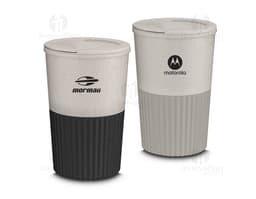 400ml plastic cup in pink, without lid, containing liquid.