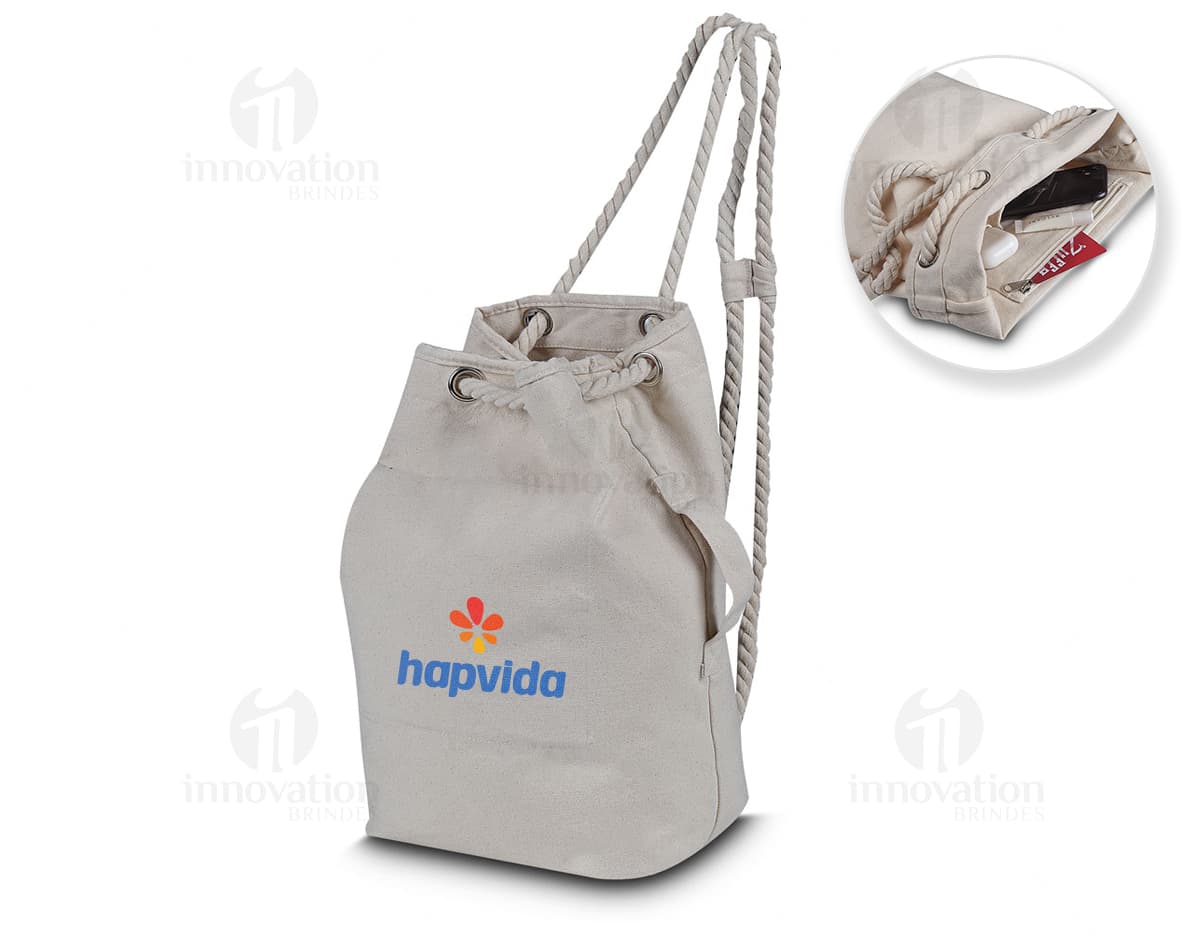 Uma sacola/mochila elegante e moderna em couro preto, perfeita para compras ou para carregar objetos. O design é minimalista e possui alças confortáveis para transporte.