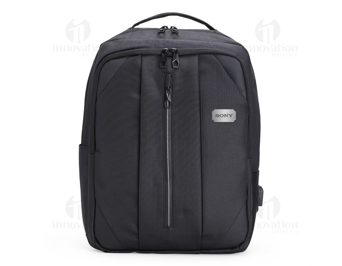 Mochila de Nylon 27 Litros preta, moderna, com alça de couro, zíper metálico, design elegante e espaçosa para viagens e negócios.