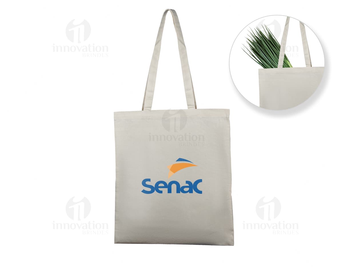 Bolsa de Algodão 180g/m² marrom e surpresa, vazia, com alça de plástico e design moderno, em um cenário de estúdio luxuoso.