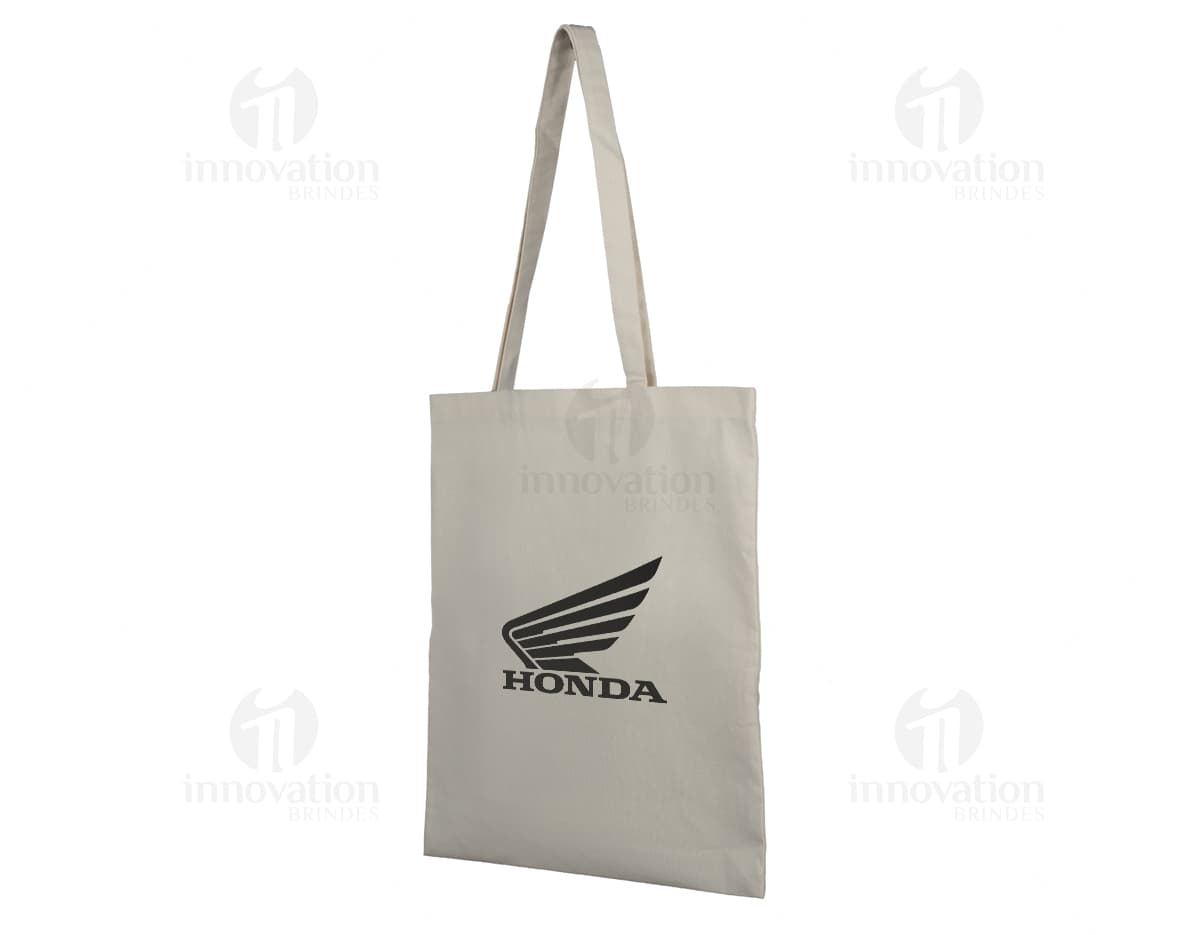 Bolsa de Algodão 180g/m² marrom e surpresa, vazia, com alça de plástico e design moderno, em um cenário de estúdio luxuoso.